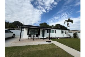 1011 Ne 212th Ter, Miami