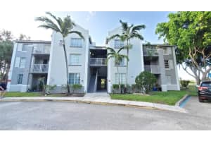 577 Sw 111th Ln 203, Pembroke Pines