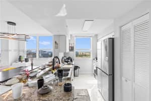 19501 W Country Club Dr 1904, Aventura