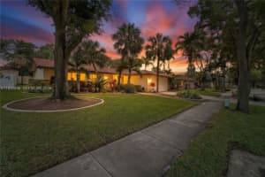 6931 Loch Ness Dr, Miami Lakes