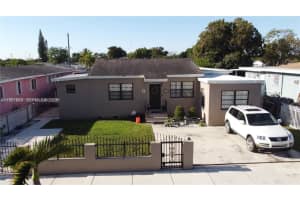 848 E 24th St, Hialeah