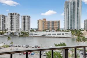 1000 Parkview Dr 806, Hallandale Beach