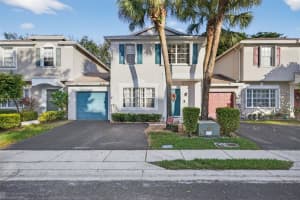 6008 N Golden Beauty Ln, Tamarac