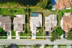 18715 Nw 1st St, Pembroke Pines