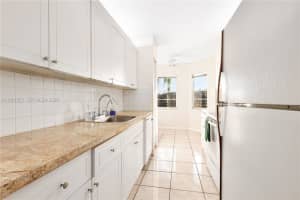 650 Sw 124th Ter 214p, Pembroke Pines