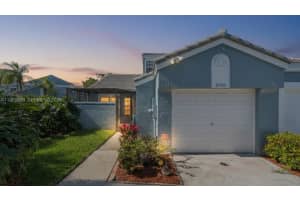 8209 Waterford Ave, Tamarac