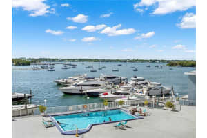 7904 West Dr 101, North Bay Village