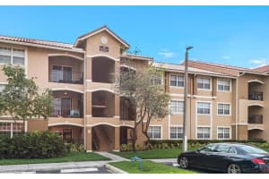 100 Sw 117th Ter 2303, Pembroke Pines