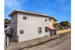 2105 Nw 1st St, Miami