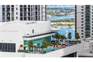 11 Ne 6 St 3210, Miami