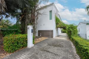 472 Minola Dr 472, Miami Springs