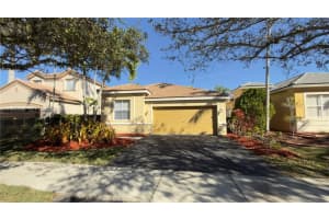 1792 Aspen Ln 1792, Weston