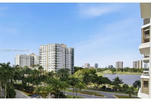 20185 E Country Club Dr 502, Aventura