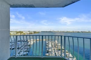 7601 E Treasure Dr 1120, North Bay Village