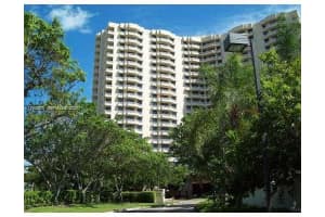 3300 Ne 192nd St 914, Aventura