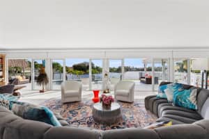 6830 Winged Foot Dr, Hialeah