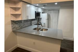 7155 Nw 179th St 304, Hialeah