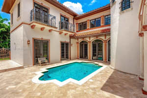 674 Ocean Blvd, Golden Beach