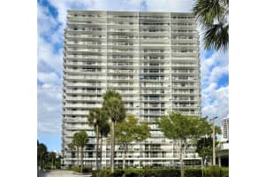 3701 N Country Club Dr 2205, Aventura 3701 N Country Club Dr 2205, Aventura