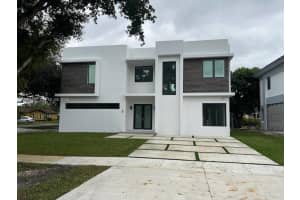 2 Hough Dr, Miami Springs