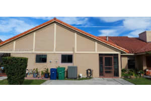 19525 E Cypress Ct E 19525, Hialeah