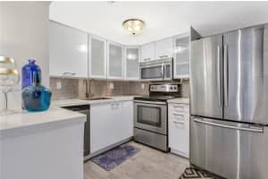 2600 Collins Ave 204, Miami Beach