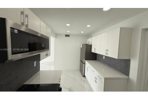 16850 S Glades Dr 4j, North Miami Beach