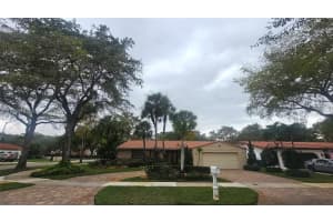 6371 Hutchinson Rd, Miami Lakes