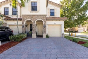 9860 Nw 88th St, Doral