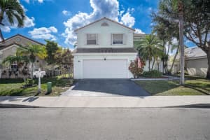 13930 Oak Ridge Dr, Davie