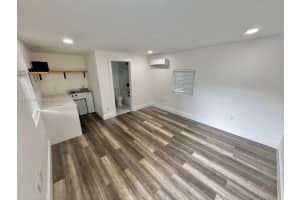 555 Ne 70th St Studio, Miami