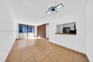 8145 Nw 7th St 111, Miami