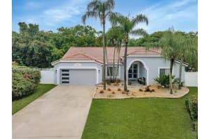 1800 Water Ridge Dr, Weston