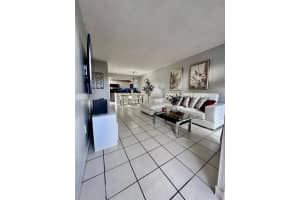 15645 Sw 82nd Cir Ln 7-5, Miami