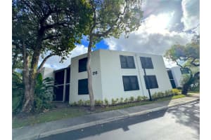 213 Lake Pointe Dr 114, Oakland Park