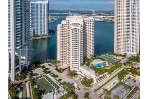 888 Brickell Key Dr 210, Miami