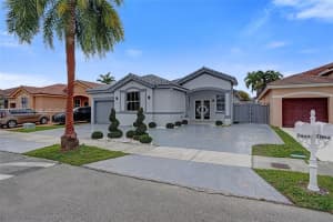7952 Nw 198th St, Hialeah