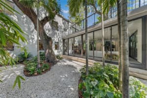 1000 Nw 9th Ct, Miami