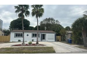 136 N Evergreen Dr, Lake Park