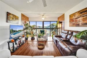 1651 Sw 127th Ave 404a, Pembroke Pines