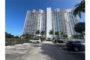 2801 Ne 183rd St 405w, Aventura