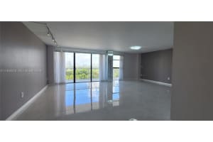 3701 N Country Club Dr 807, Aventura