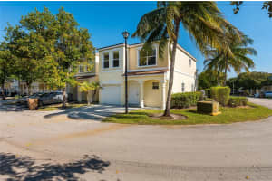 1001 Sw 15th St, Deerfield Beach