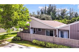 570 Woodgate Cir A, Sunrise