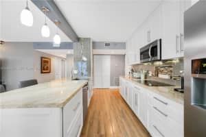 3850 Washington St 702, Hollywood