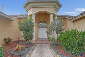 2024 Nw 139th Ter, Pembroke Pines