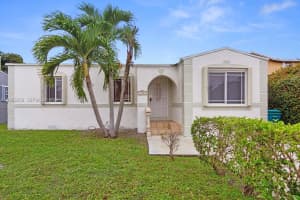 830 Nw 74th St, Miami