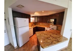 8363 Lake Dr 201, Doral