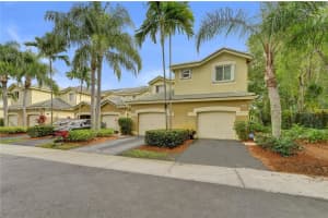 2050 Pasa Verde Ln, Weston