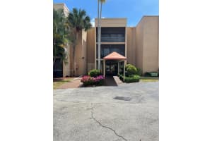 4000 N Hills Dr 32, Hollywood